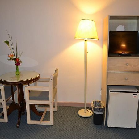 Hotel West Plaza Desekel Koror Zewnętrze zdjęcie