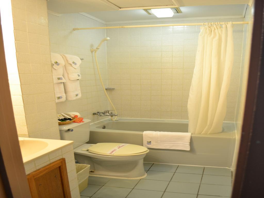 Hotel West Plaza Desekel Koror Zewnętrze zdjęcie